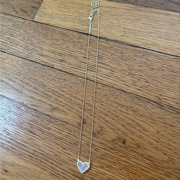 Kendra Scott Ari Heart Gold Pendant Necklace in Light Pink - Picture 4 of 8